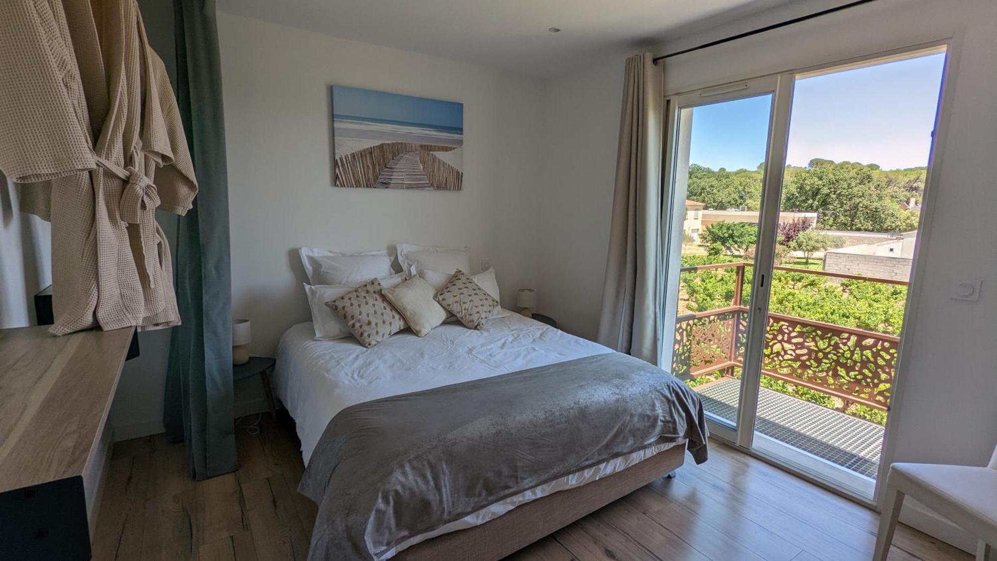 Chambre L A Tavel Exterior photo